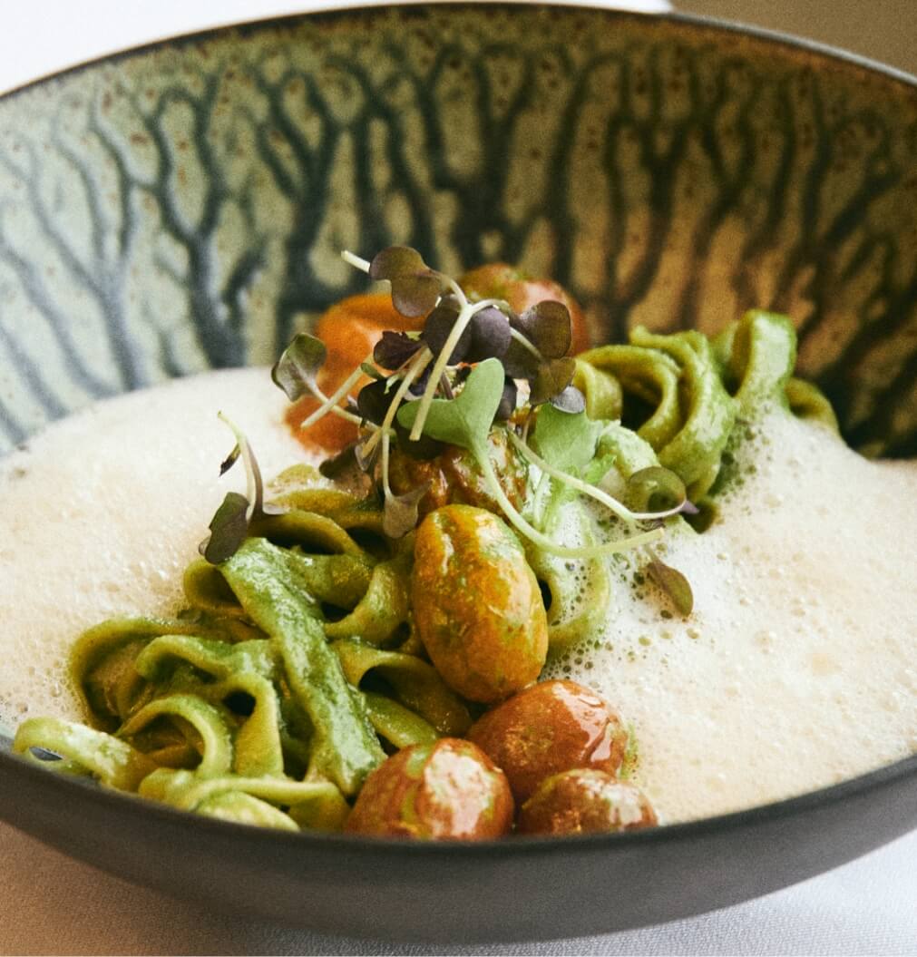 Tagliatelle de tomate e pesto